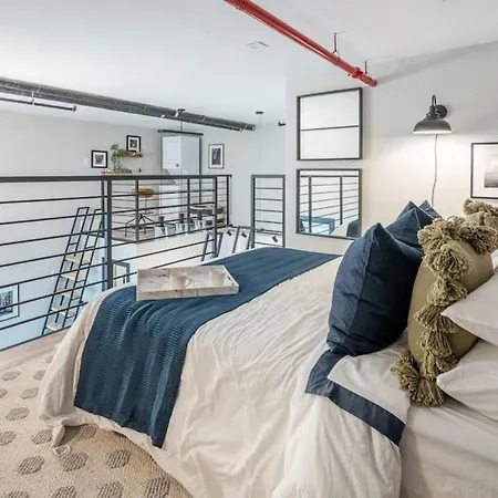 Chic Mezzanine Loft With Rooftop And Shoreline Nearby At 